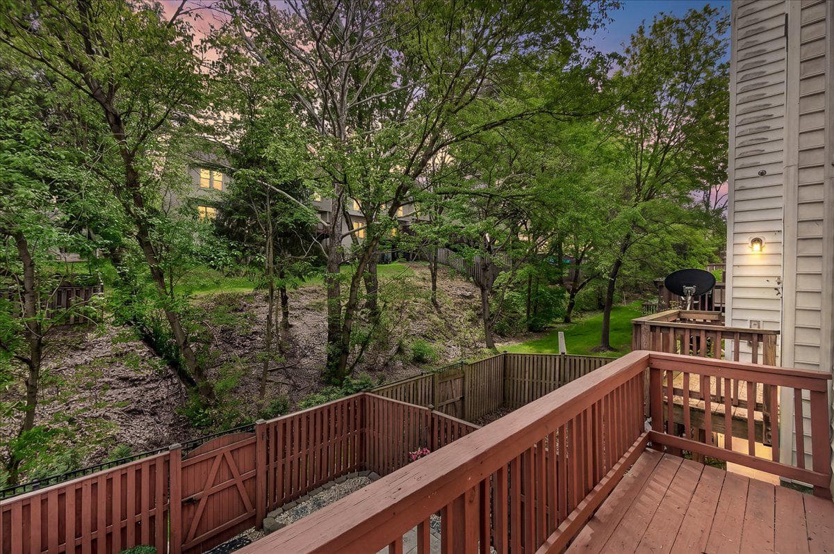 18733 Falling River Drive photo 4