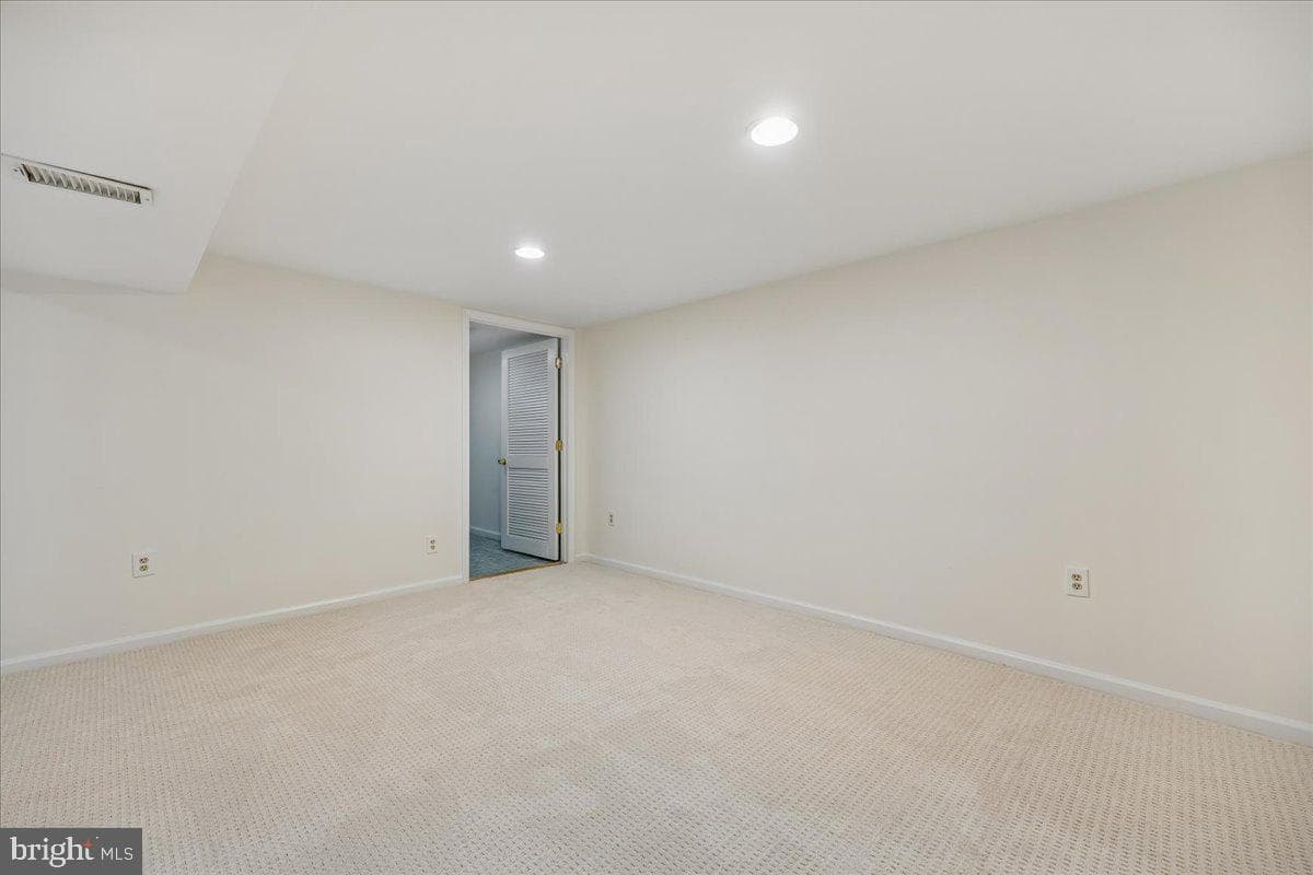 9814 Gartrell Place photo 24