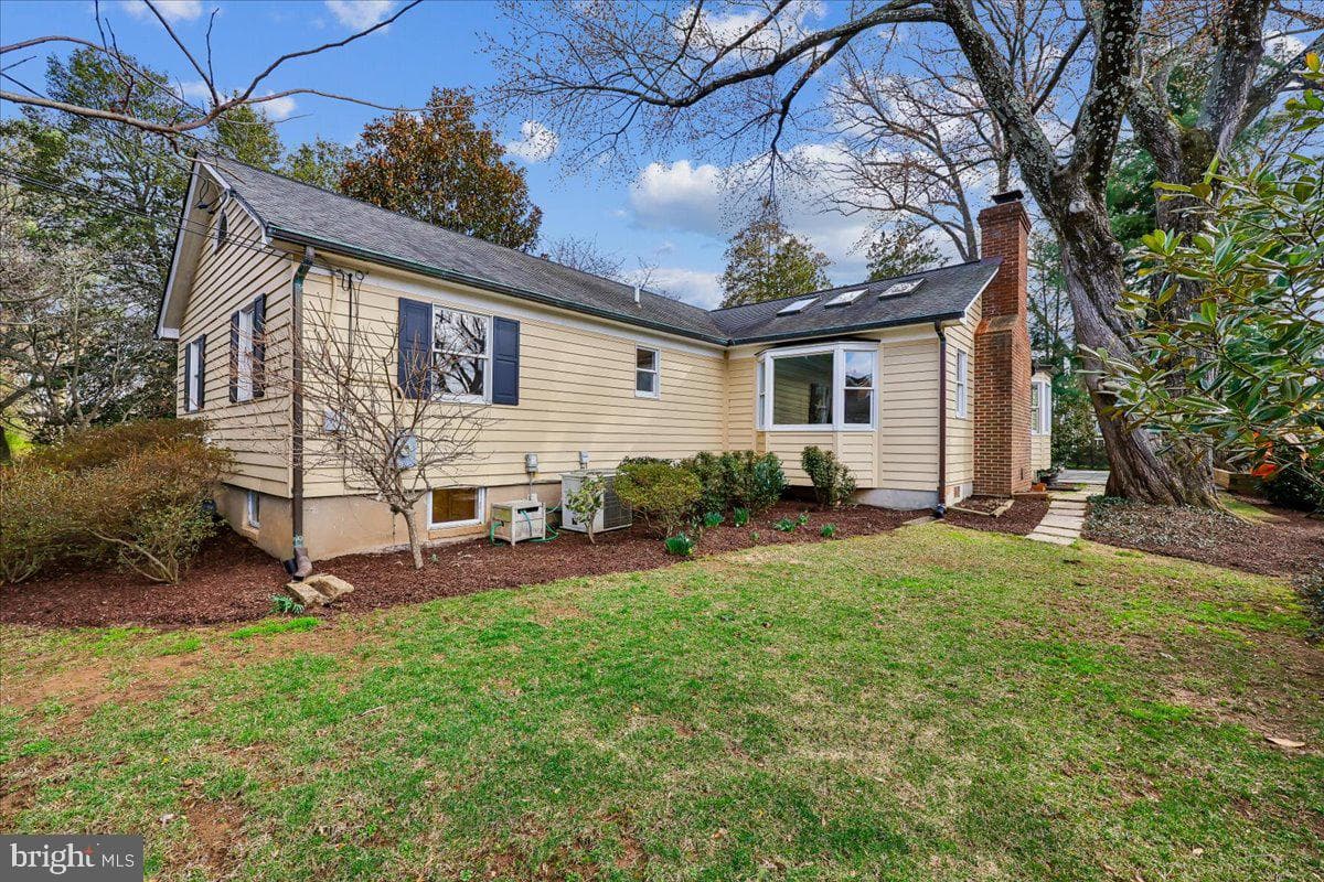 9814 Gartrell Place photo 3
