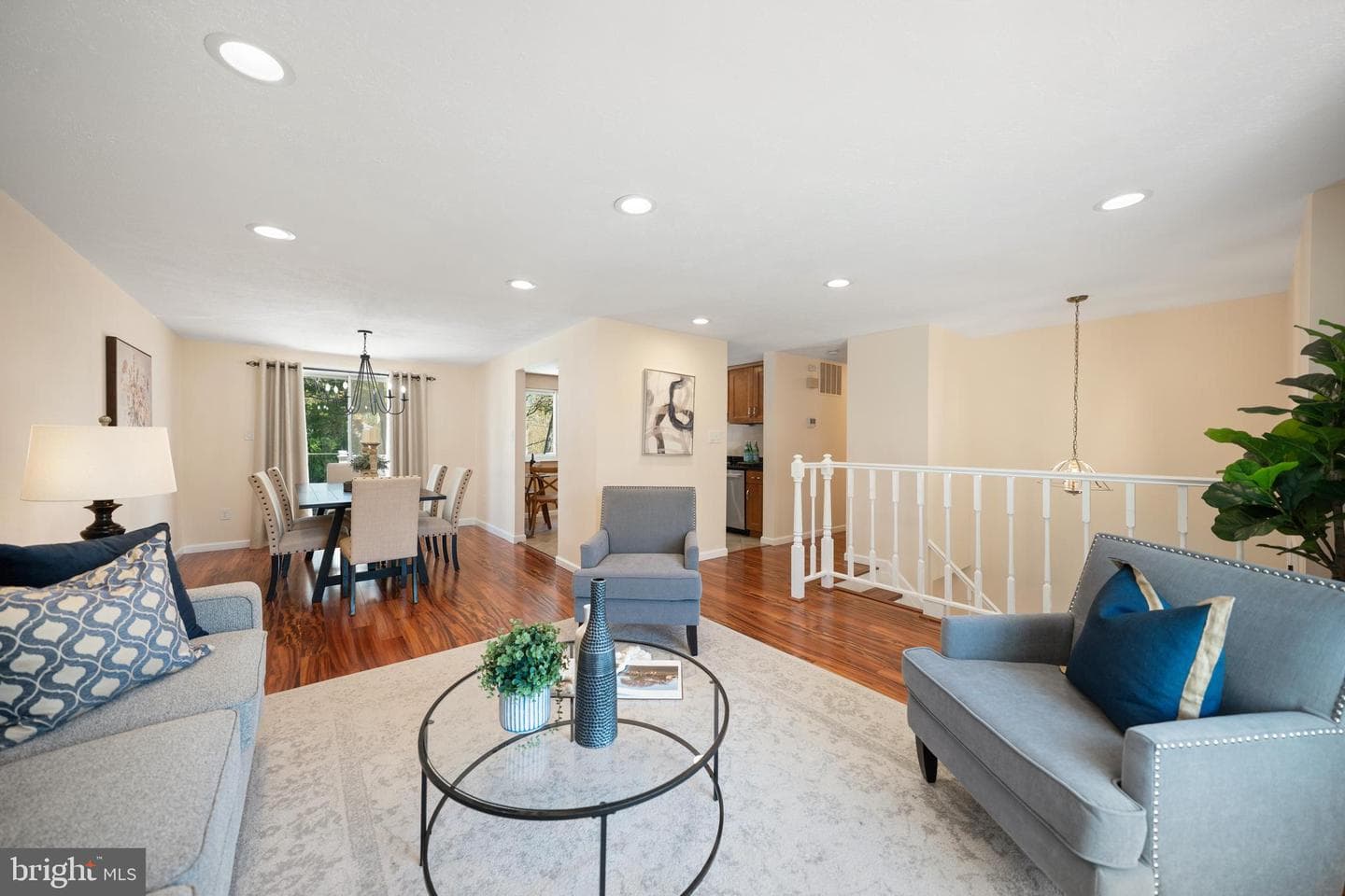 19517 Laguna Drive photo 2
