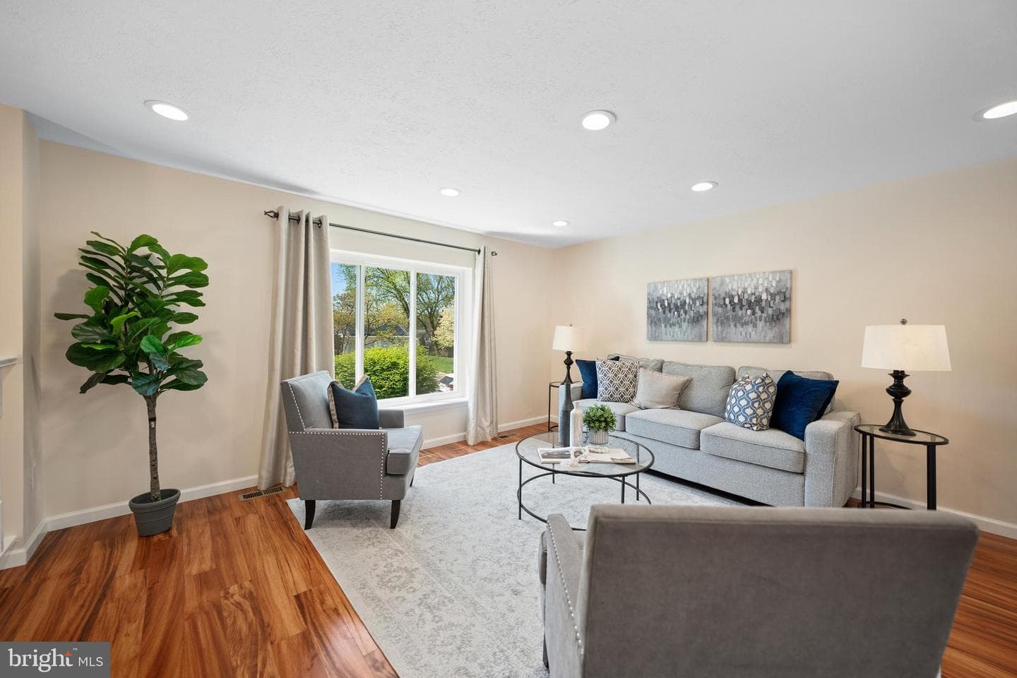 19517 Laguna Drive photo 3