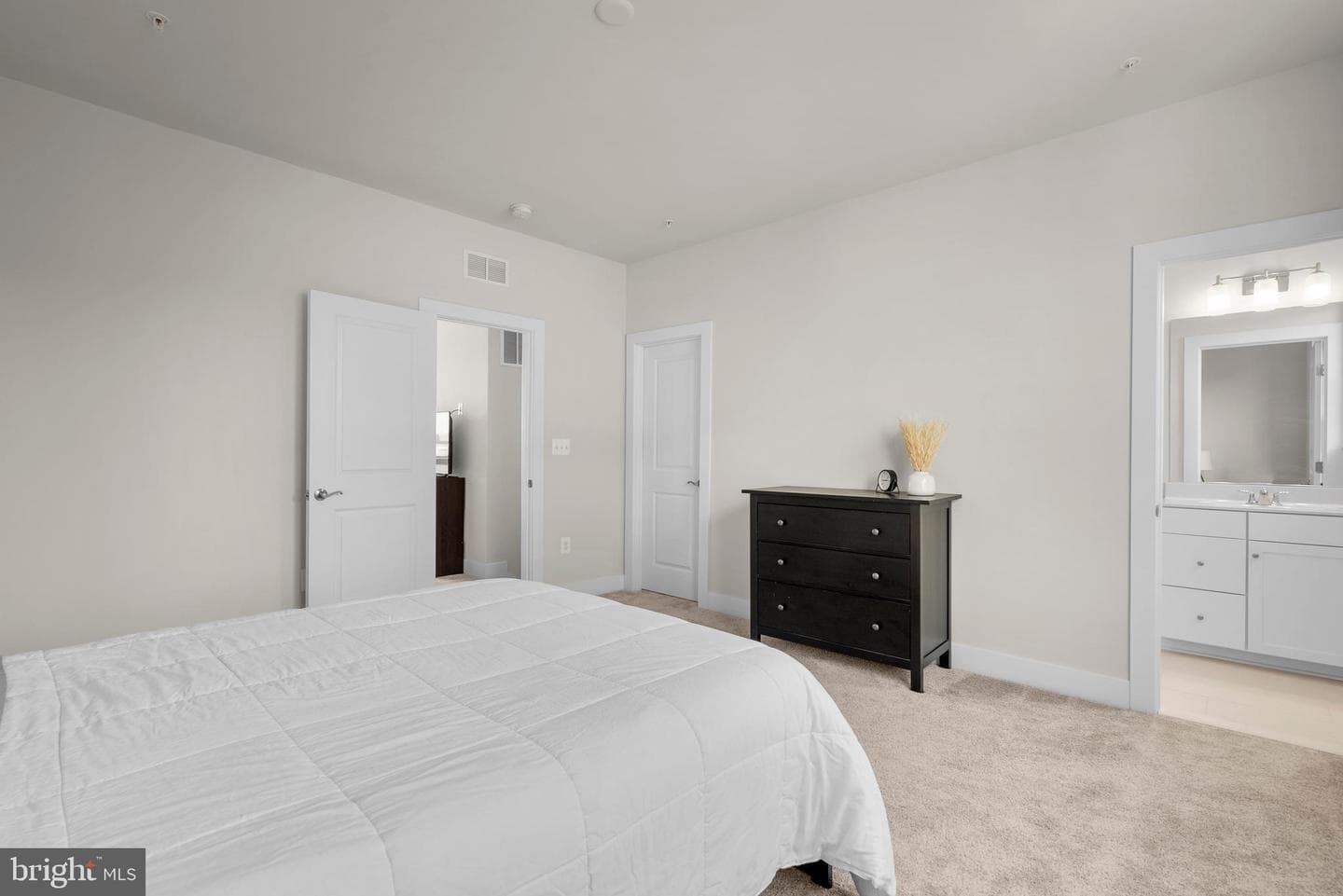 16160 Columbus Avenue photo 27