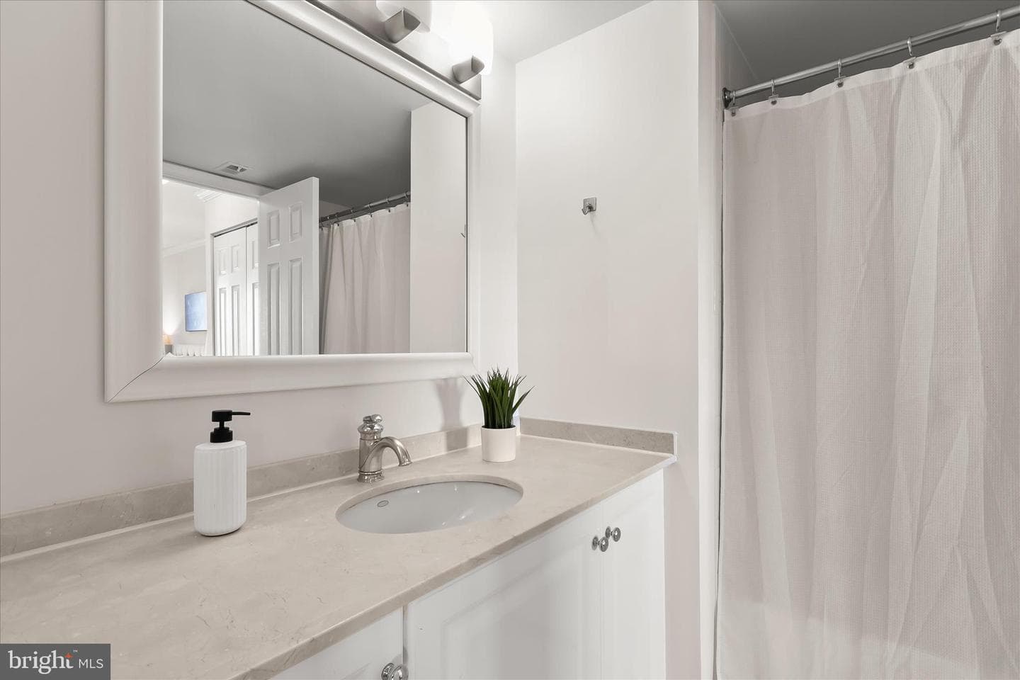 10101 Grosvenor Place #1106 photo 27