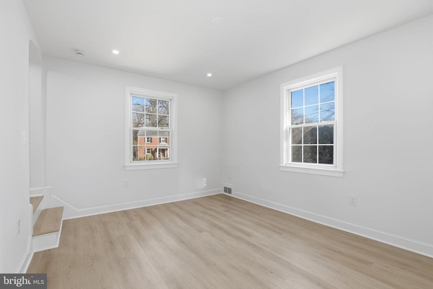 311 Ellsworth Drive photo 23