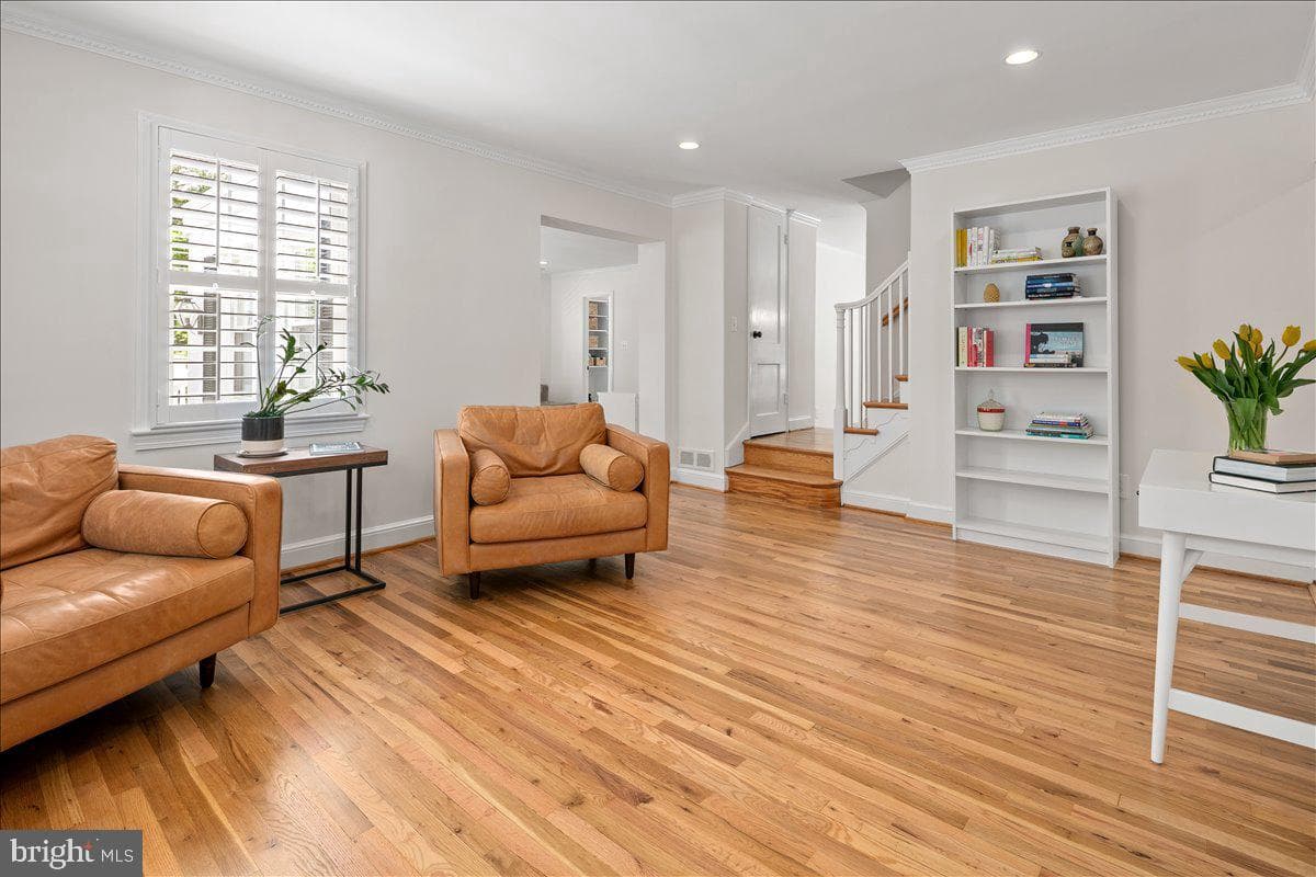 10208 Summit Avenue photo 2
