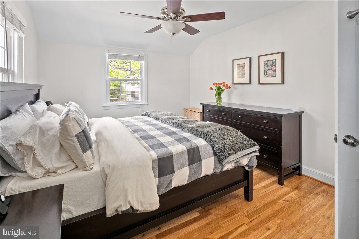 10208 Summit Avenue photo 25