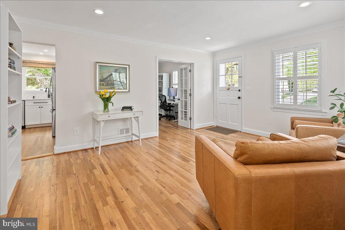 10208 Summit Avenue photo 3