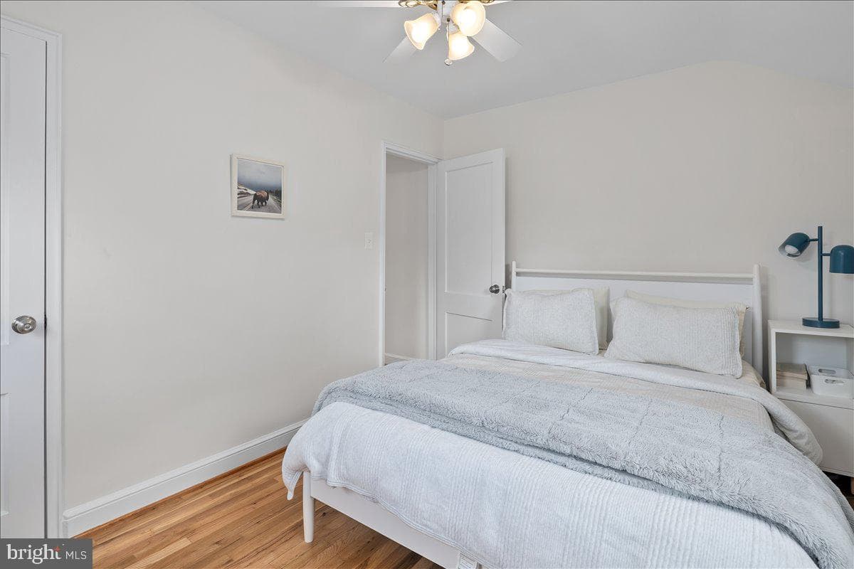 10208 Summit Avenue photo 31