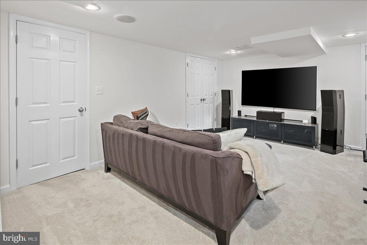10208 Summit Avenue photo 32