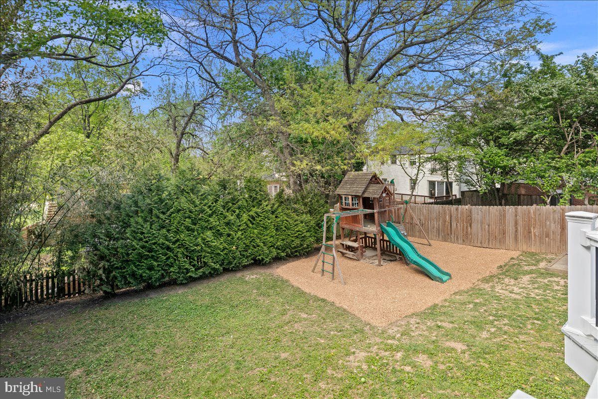 10208 Summit Avenue photo 39