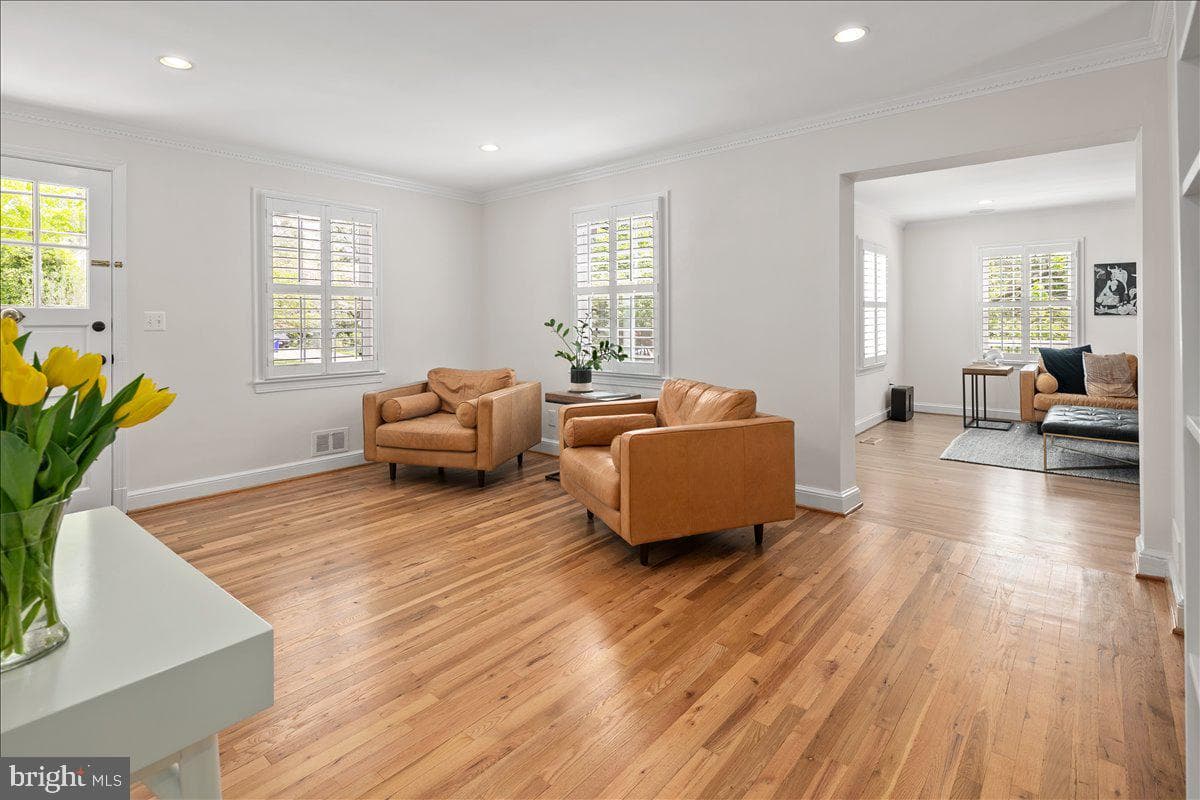 10208 Summit Avenue photo 4