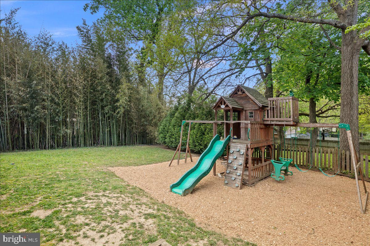10208 Summit Avenue photo 40