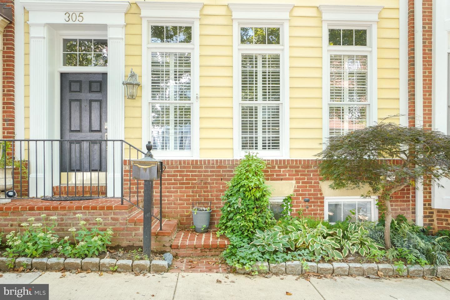 305 Hart Road photo 2