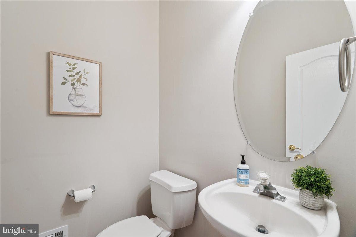 907 Crestfield Drive photo 14