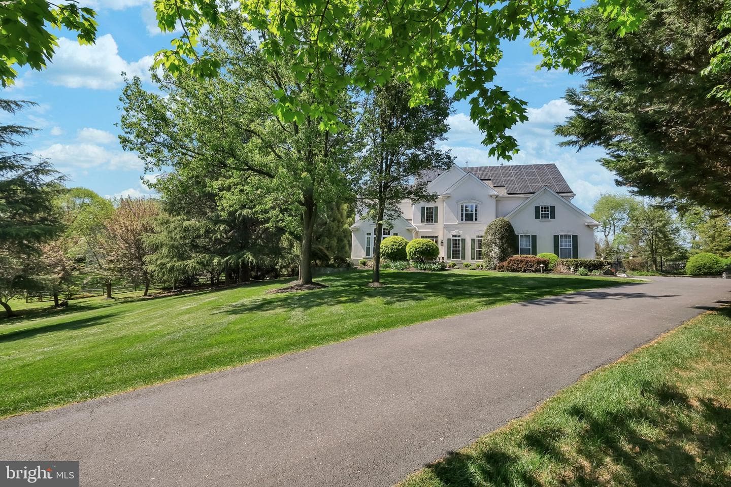 7804 Meadowvale Terrace photo 2