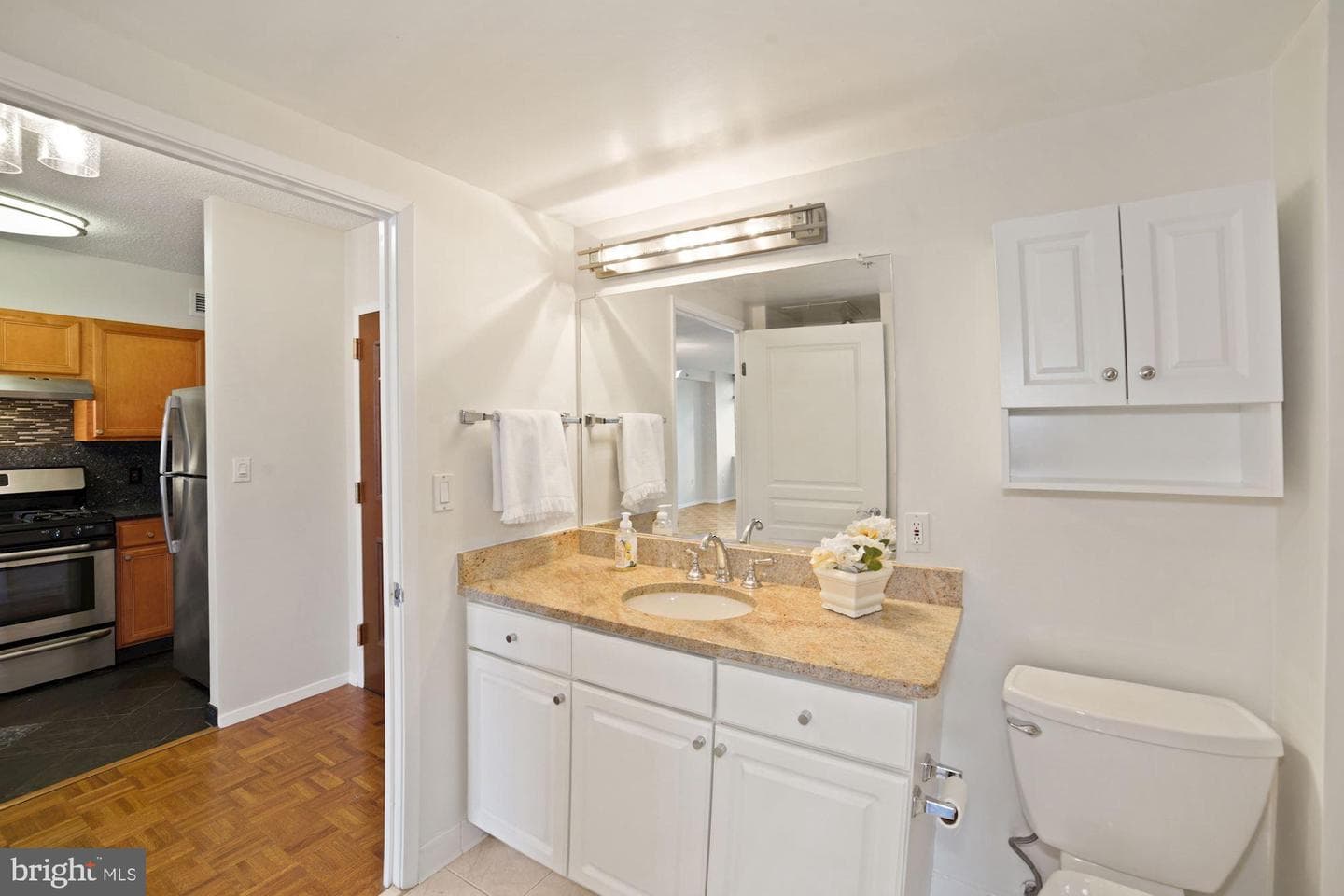 7111 Woodmont Avenue #514 photo 18