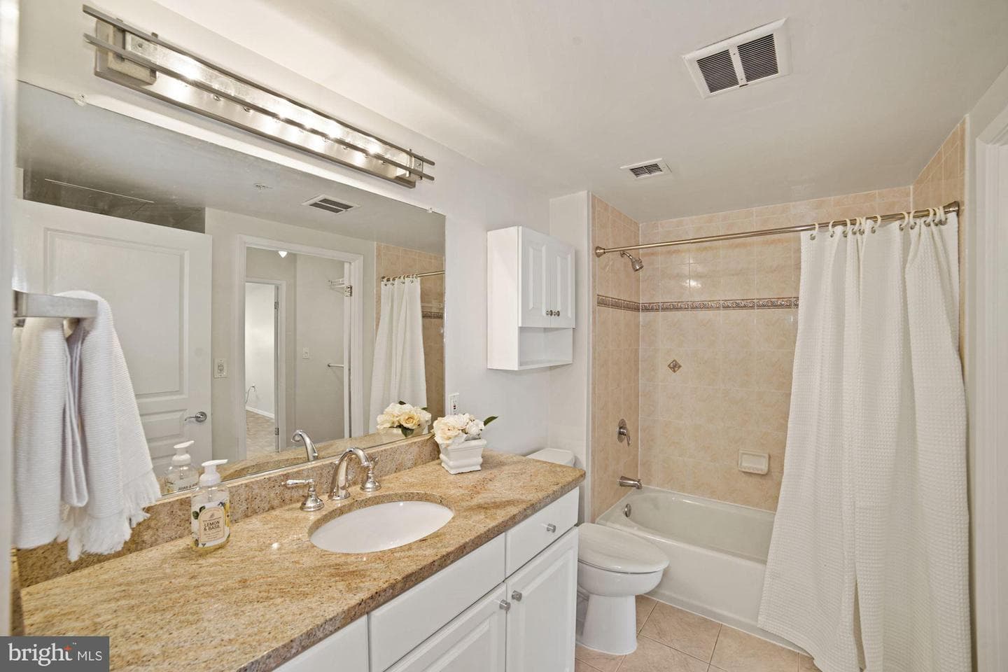 7111 Woodmont Avenue #514 photo 19
