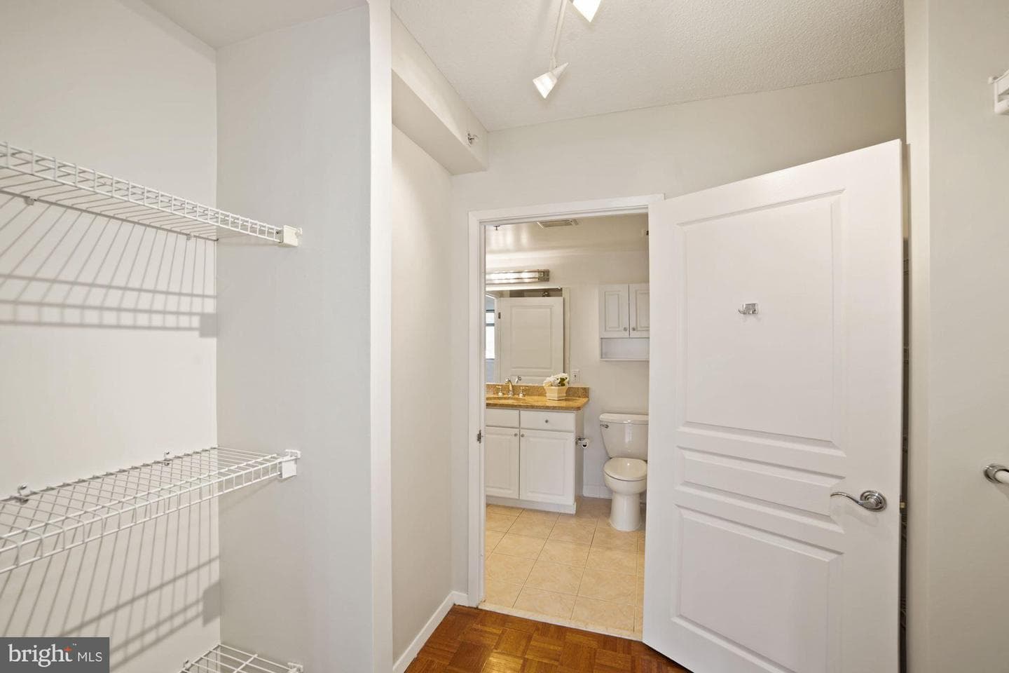 7111 Woodmont Avenue #514 photo 22