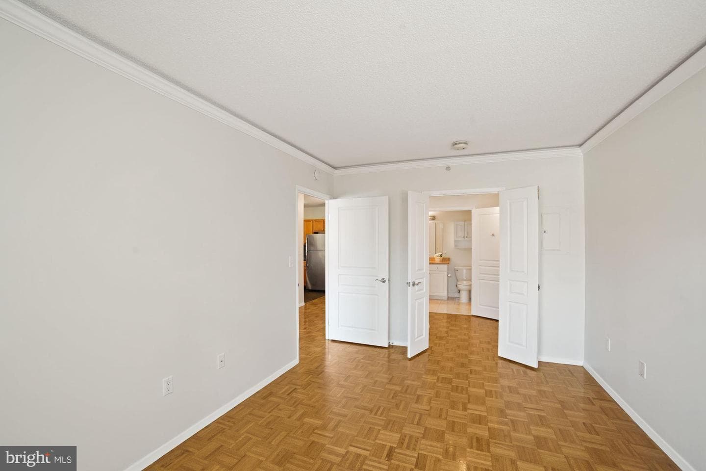 7111 Woodmont Avenue #514 photo 24