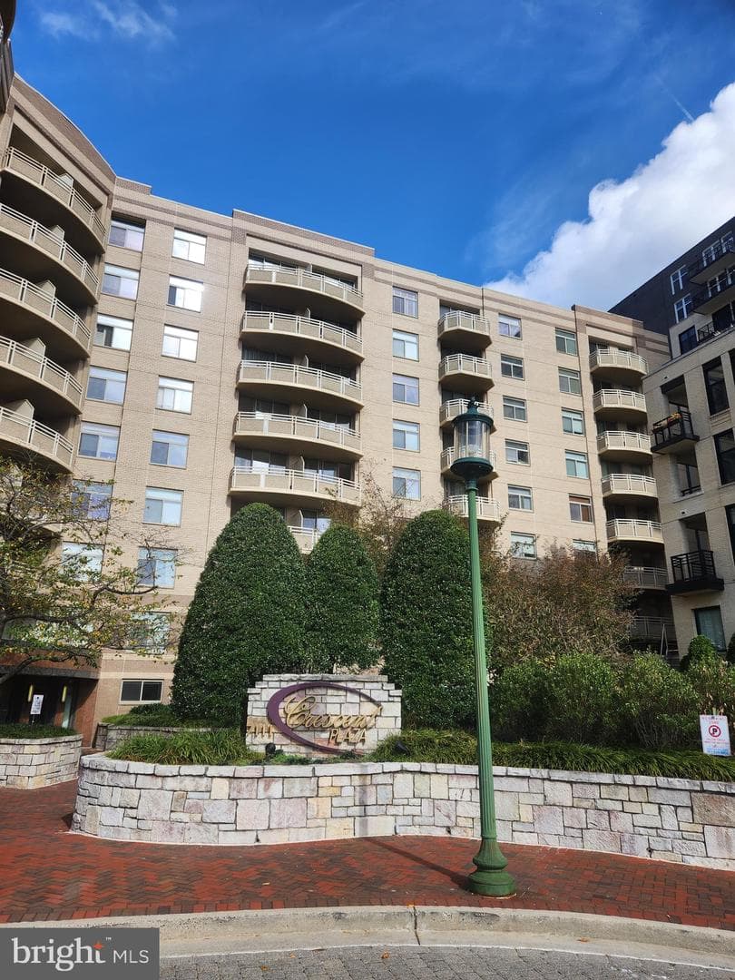7111 Woodmont Avenue #514 photo 3