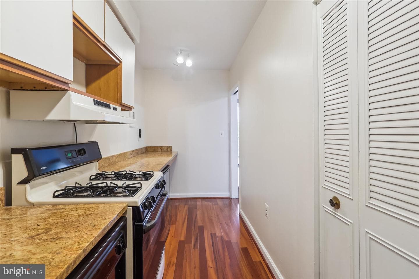 4242 East West Highway #414 photo 28