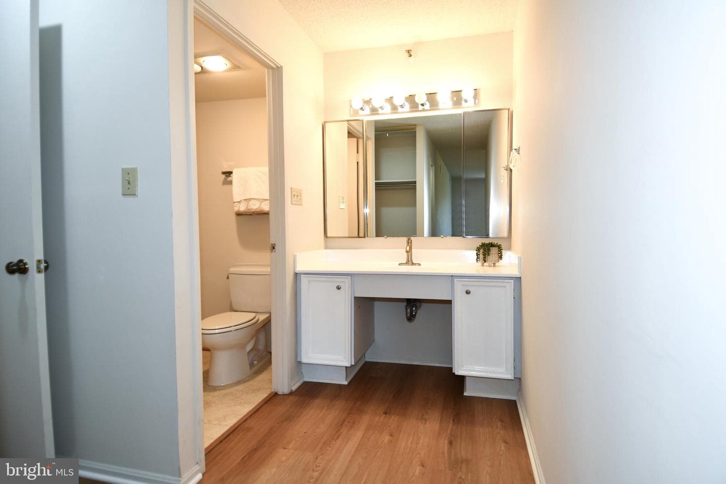 15101 Interlachen Drive #1-526 photo 24