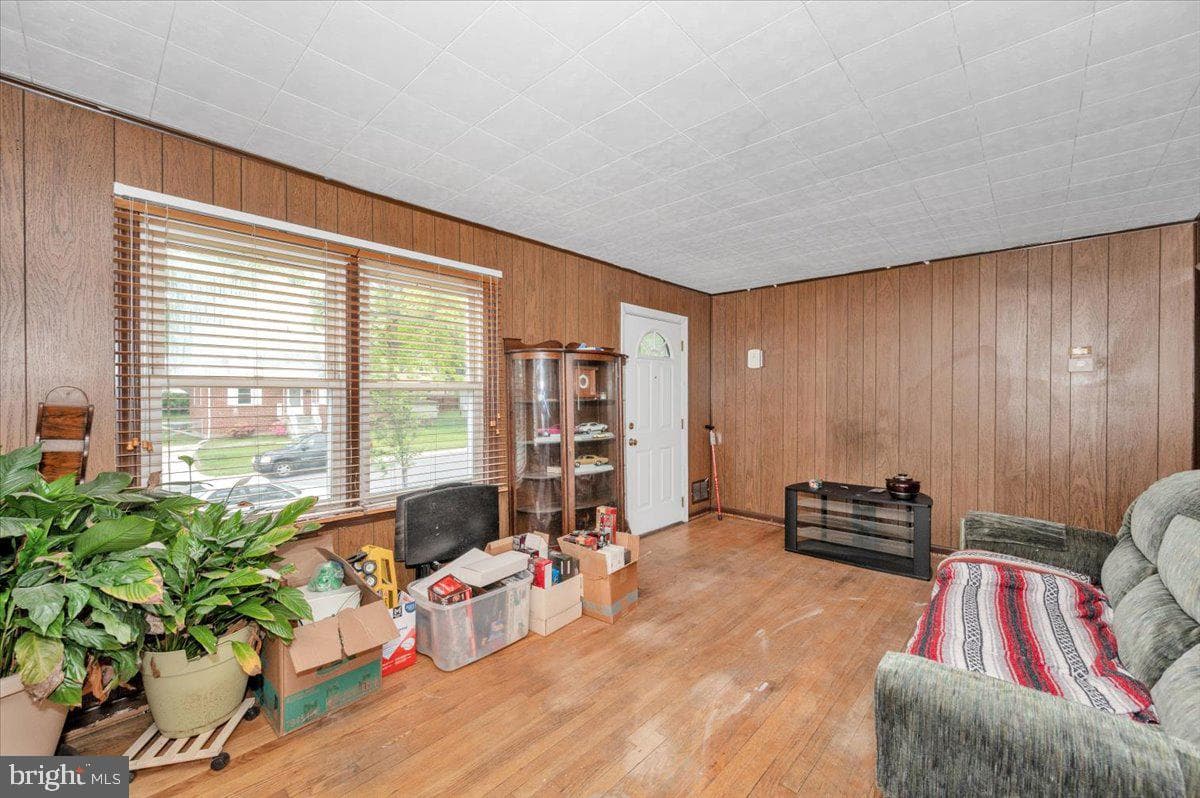 9813 Braddock Road photo 3