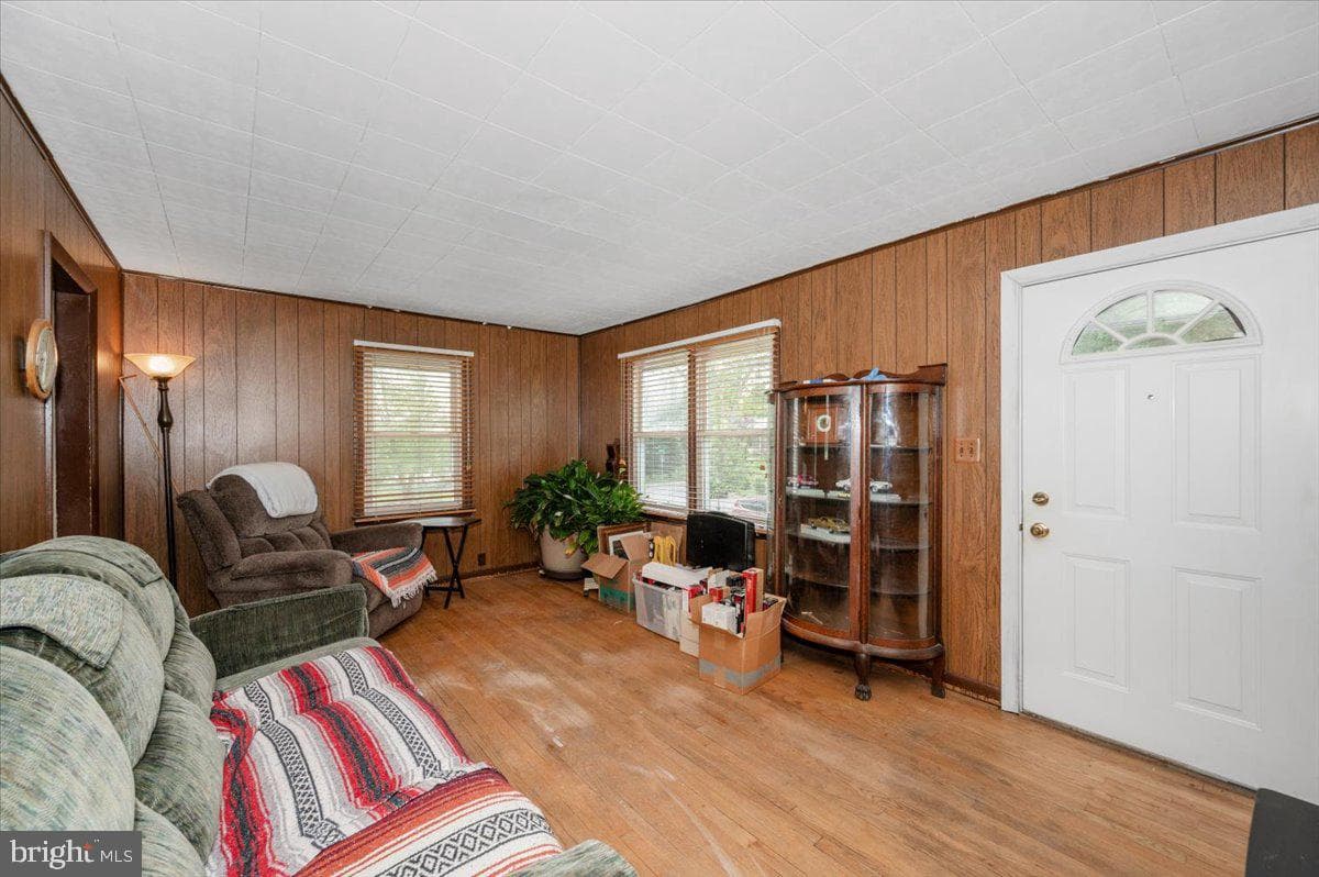 9813 Braddock Road photo 6