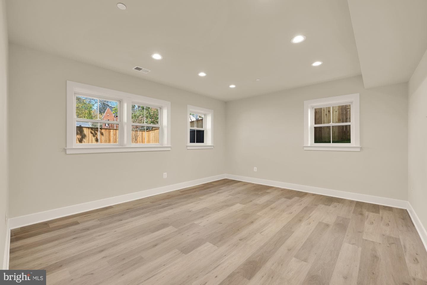 8506 Hempstead Avenue photo 49