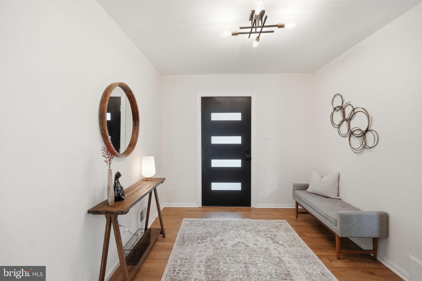 815 Woodley Drive photo 4