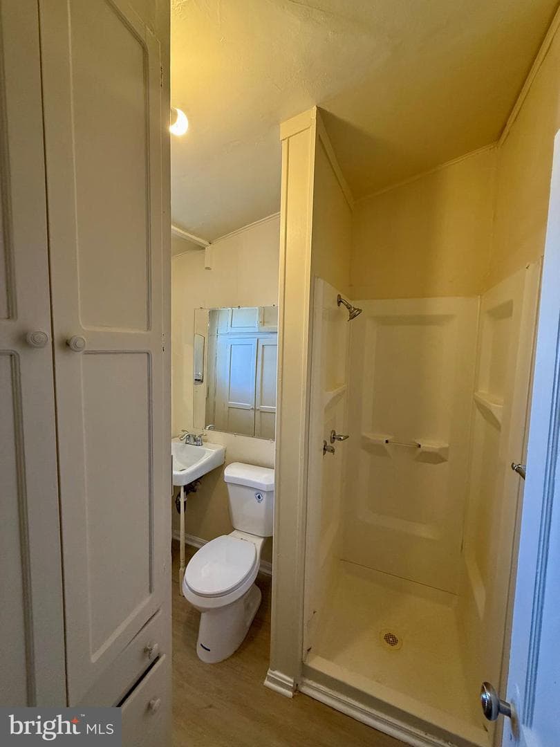 228 Manor Circle photo 4