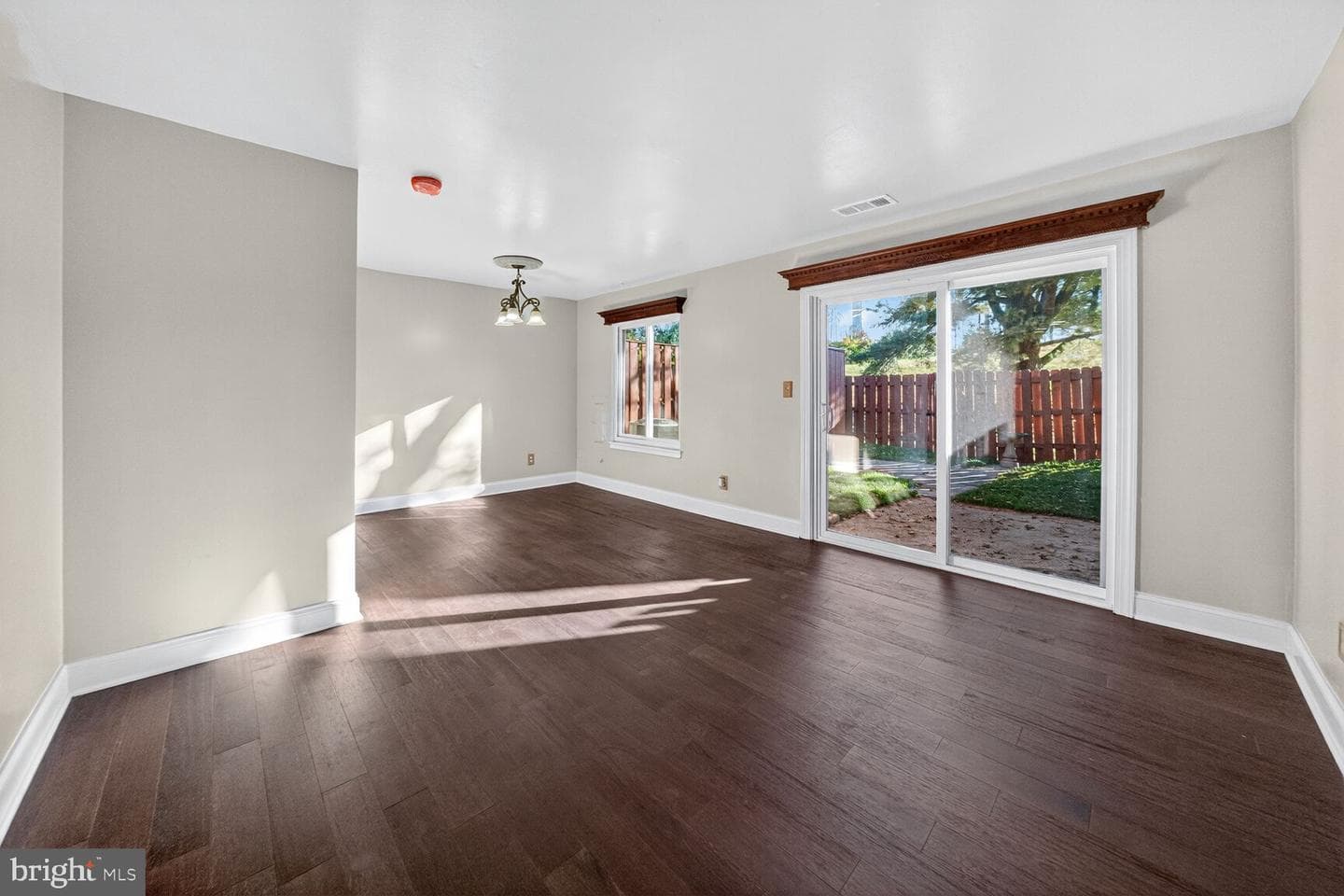 10022 Wedge Way photo 3