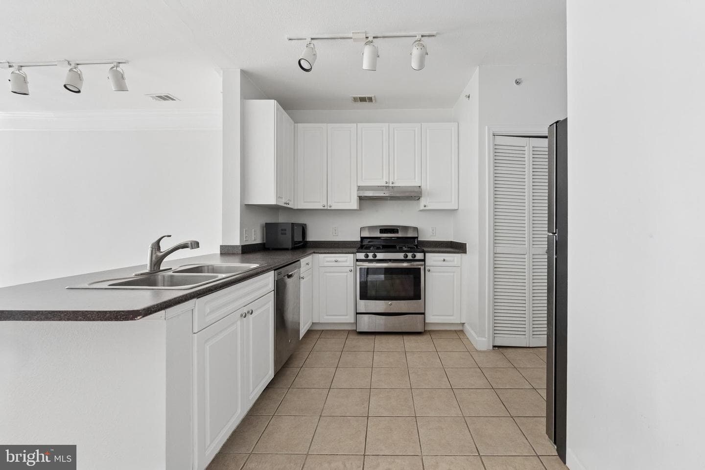 501 Hungerford Drive #462 photo 8