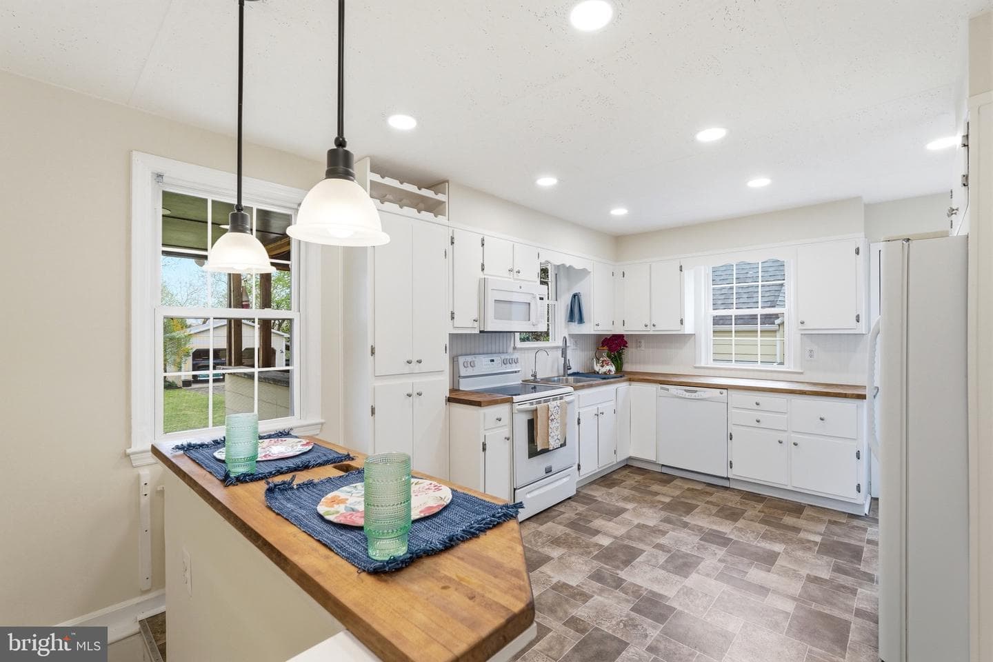 23725 Woodfield Road photo 15