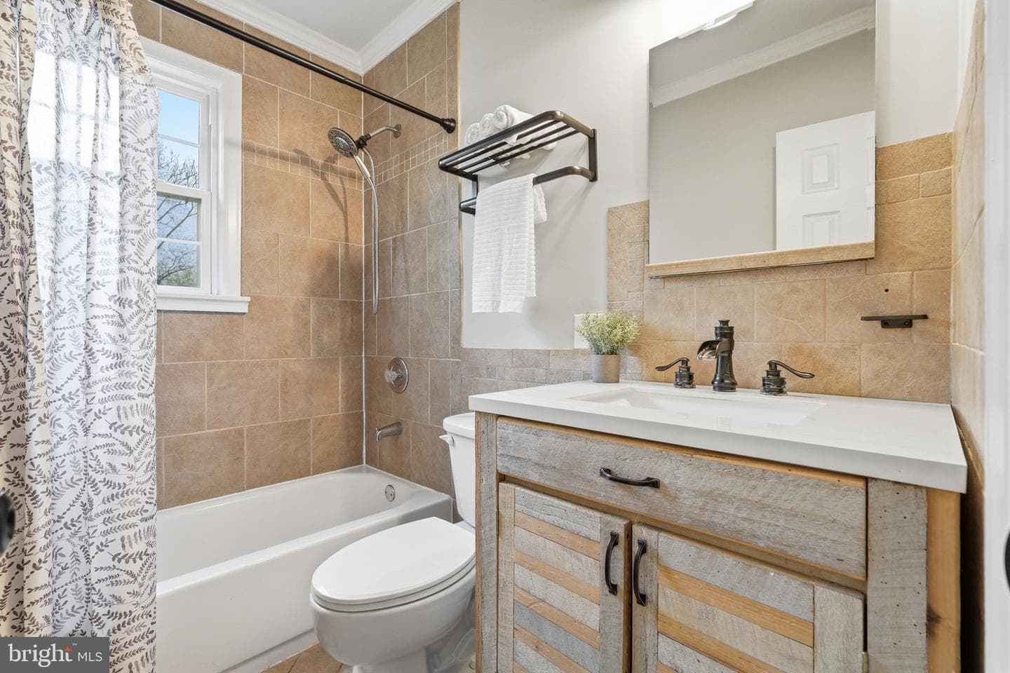 23725 Woodfield Road photo 21