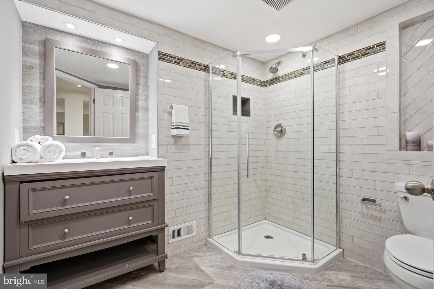 23725 Woodfield Road photo 30