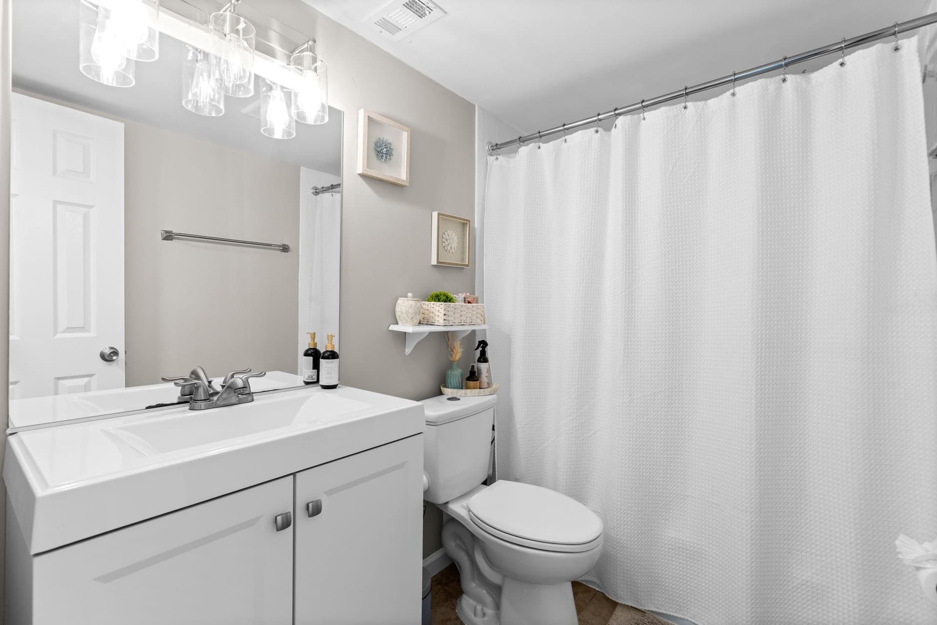 838 Quince Orchard Boulevard #102 photo 9
