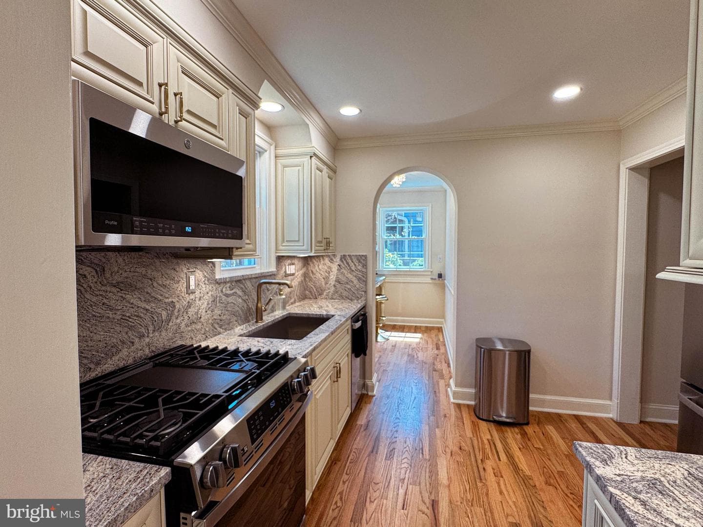 9421 Thornhill Road photo 10