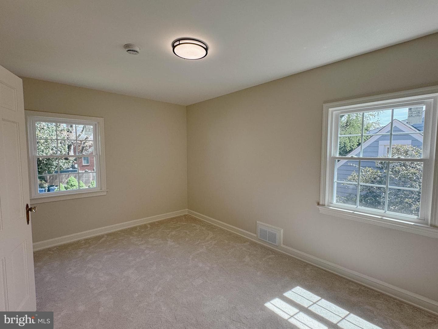 9421 Thornhill Road photo 15