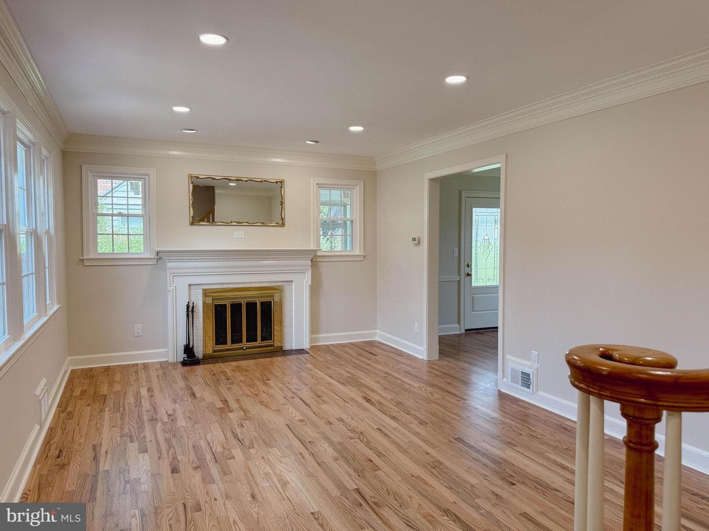 9421 Thornhill Road photo 4