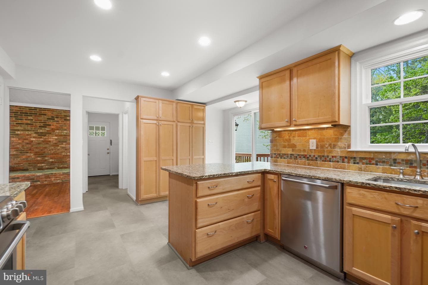 16528 George Washington Drive photo 10