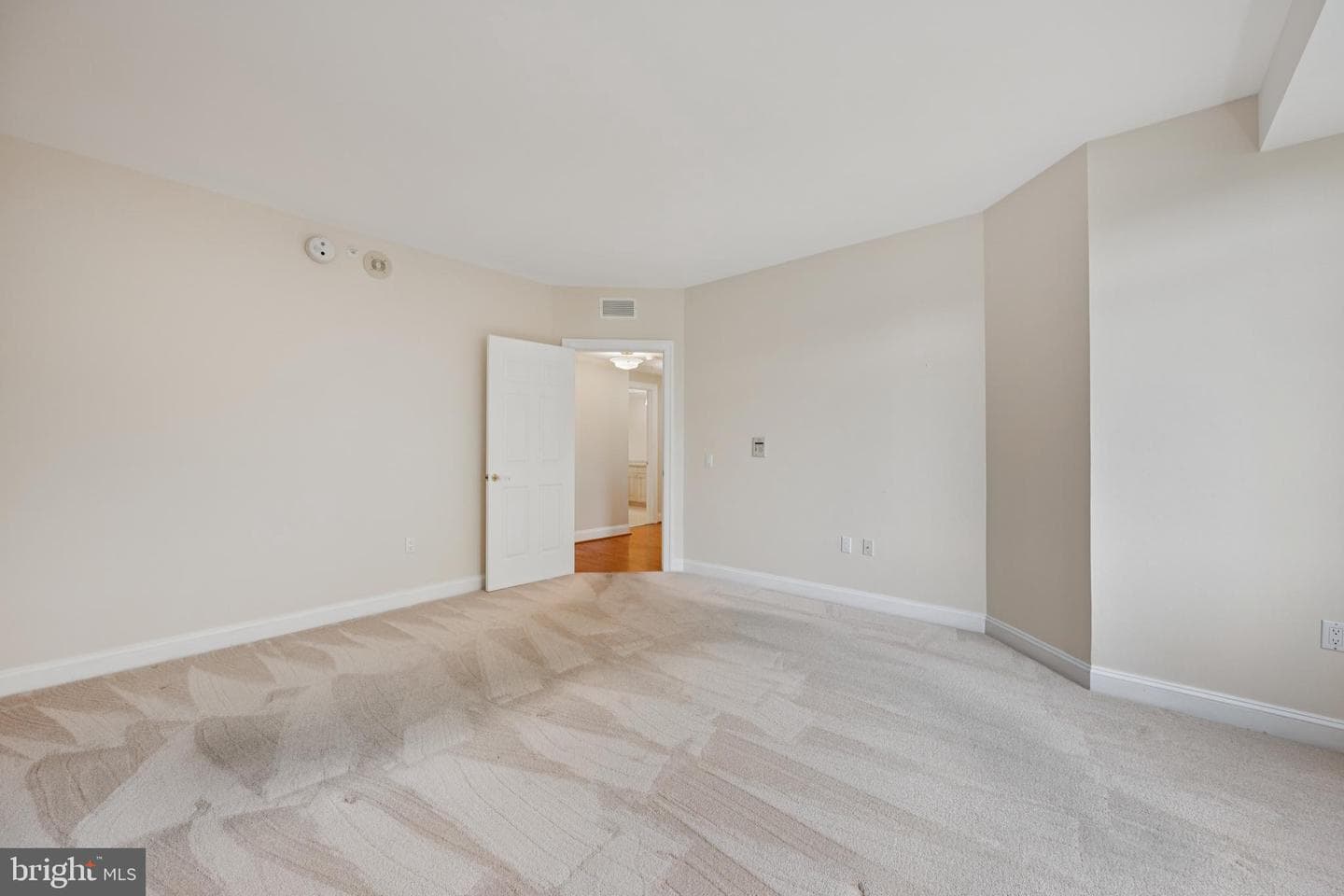 5630 Wisconsin Avenue #506 photo 9