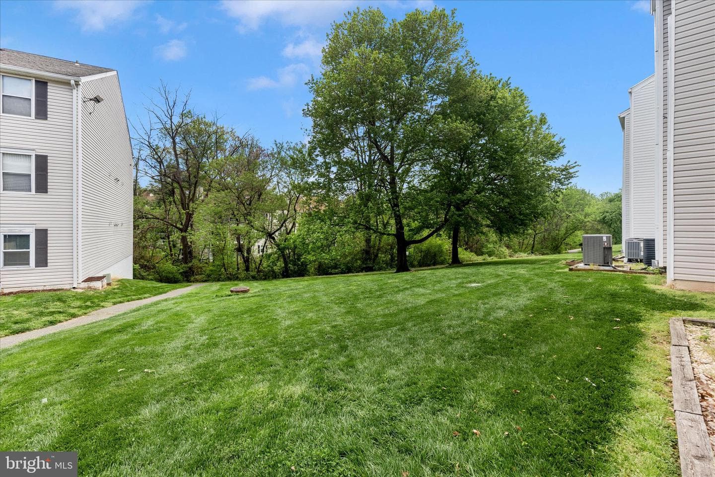20319 Beaconfield Terrace #2 photo 25