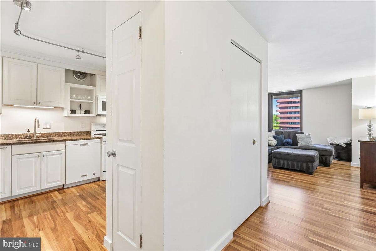 4620 N Park Avenue #903e photo 6