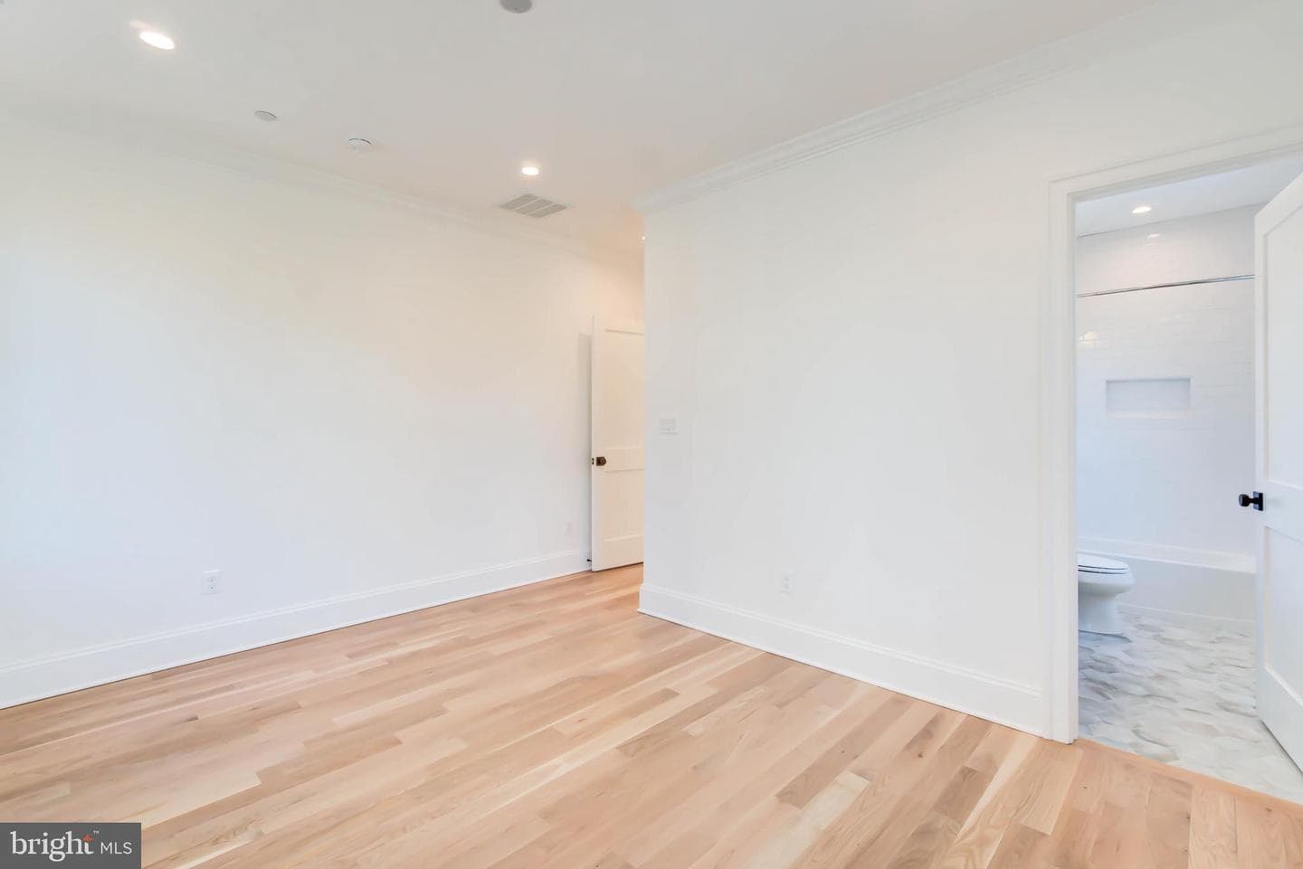 4422 Walsh Street photo 56