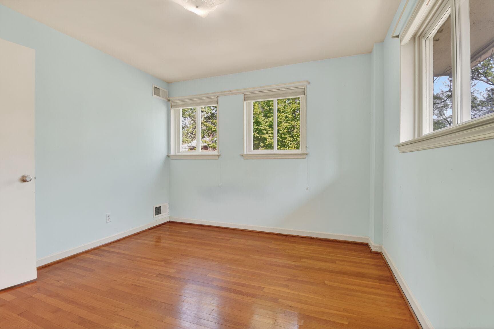10226 Leslie Street photo 16