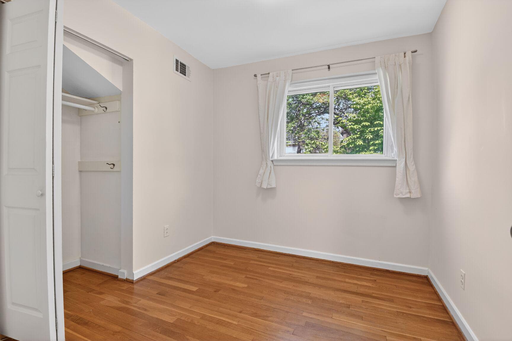 10226 Leslie Street photo 17