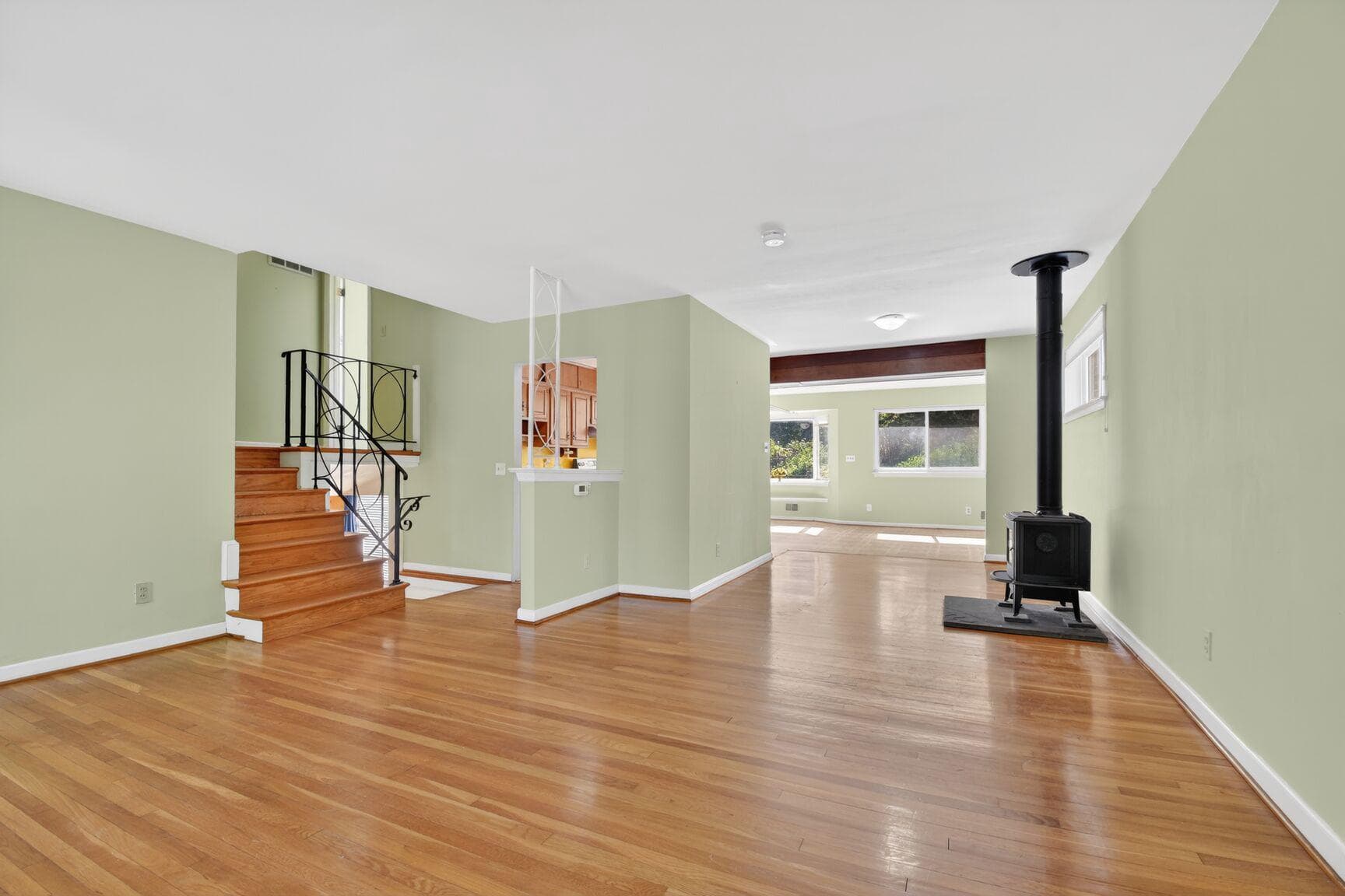 10226 Leslie Street photo 4