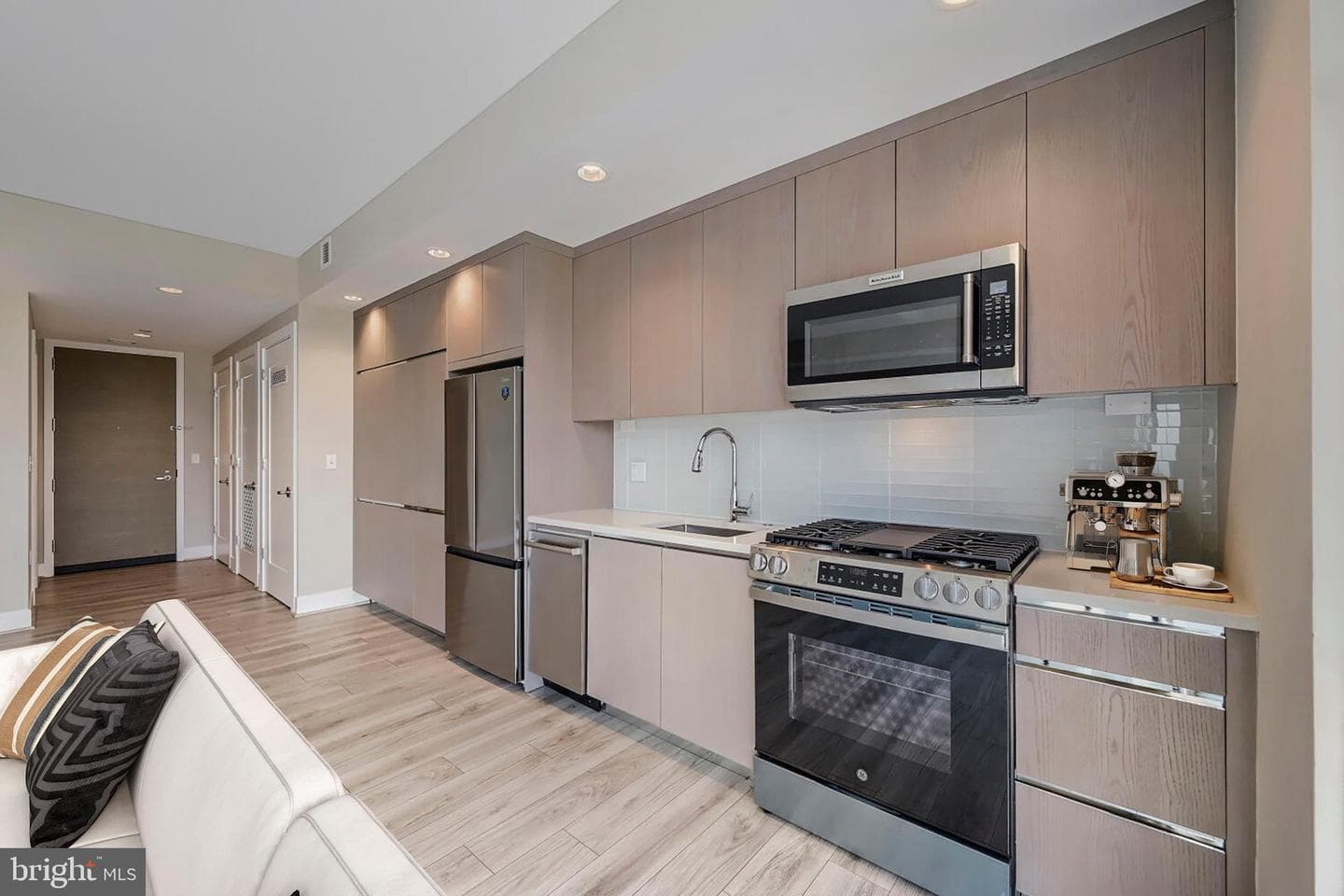 930 Rose Avenue #1603 photo 4