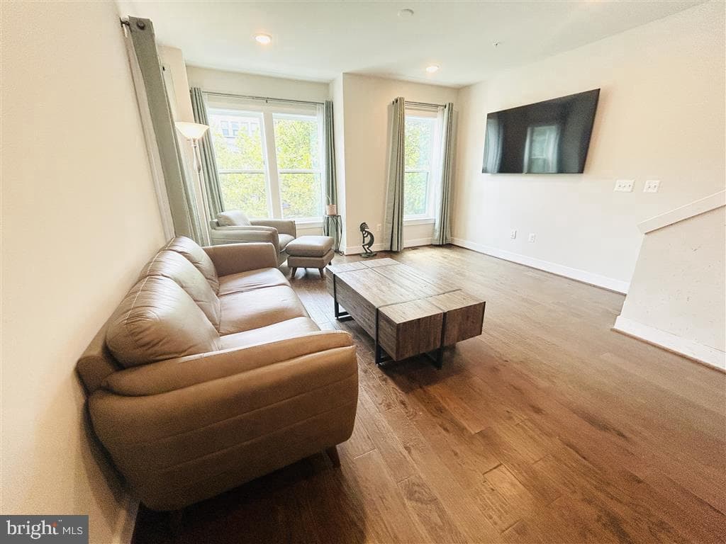 913 King Farm Boulevard photo 10